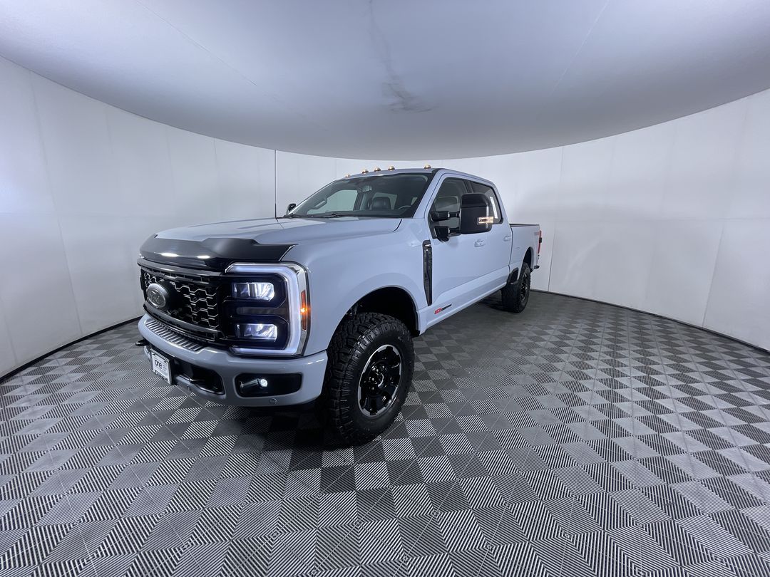 2025 Ford F-350 Lariat photo 3