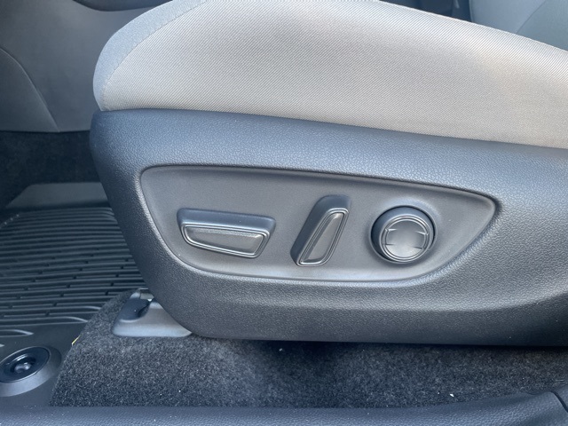 2025 Toyota RAV4 XLE photo 21