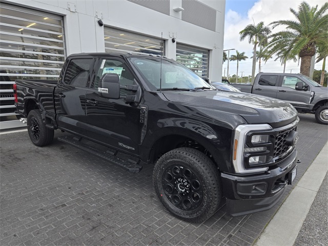 2025 Ford F-250 Lariat photo 2