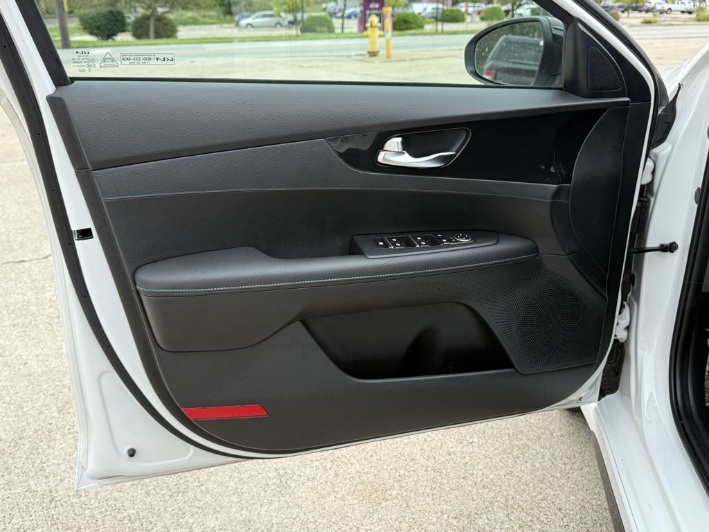 2023 Kia Forte GT-Line photo 13