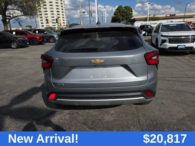 2025 Chevrolet Trax LT photo 4