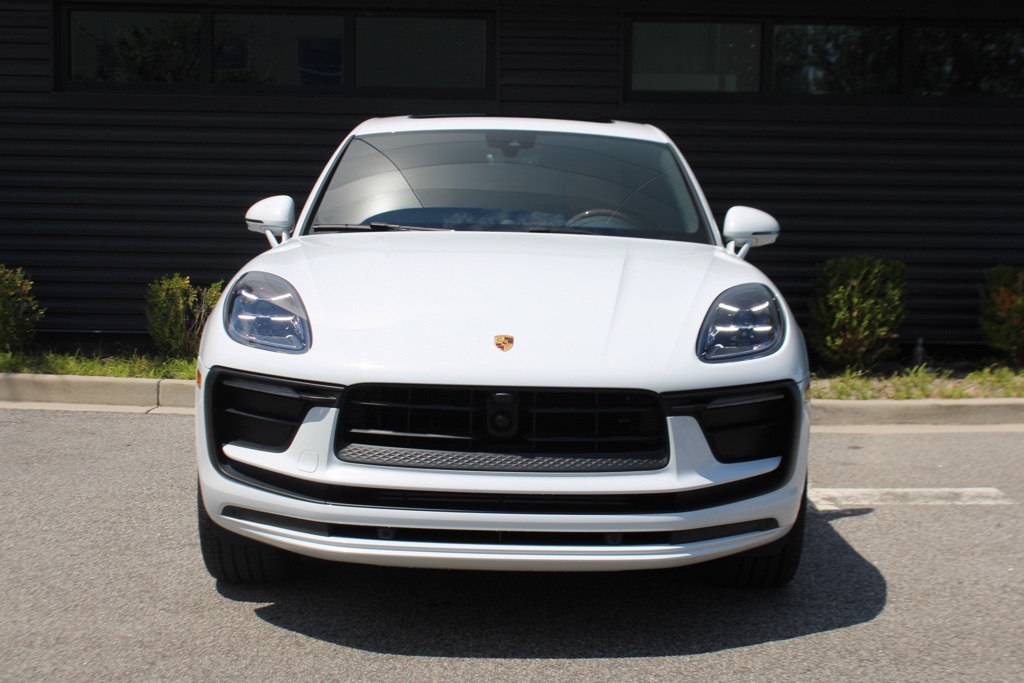 2023 Porsche Macan T photo 9