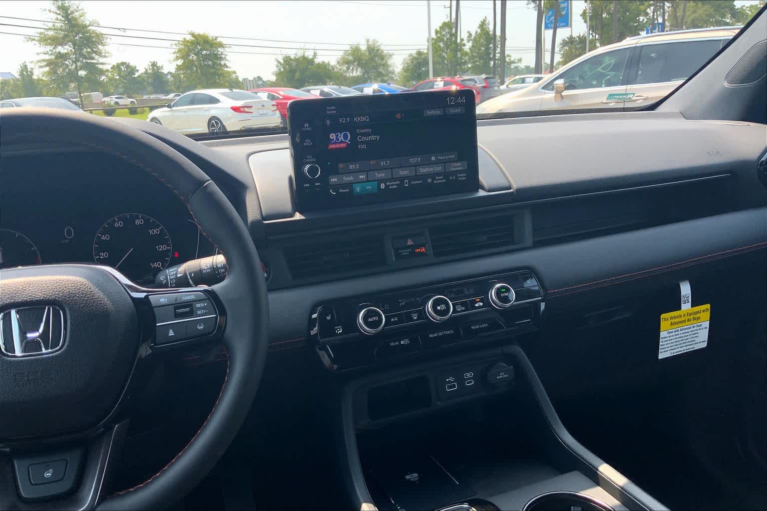 2025 Honda Pilot TrailSport photo 4