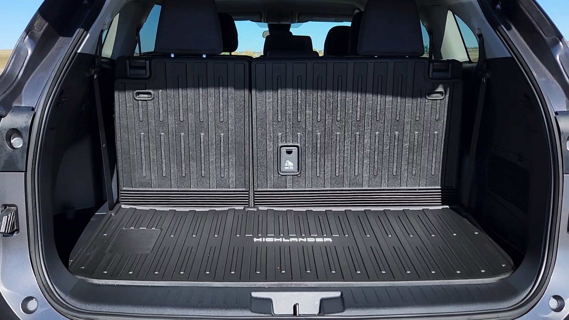 2024 Toyota Highlander Hybrid LE photo 18