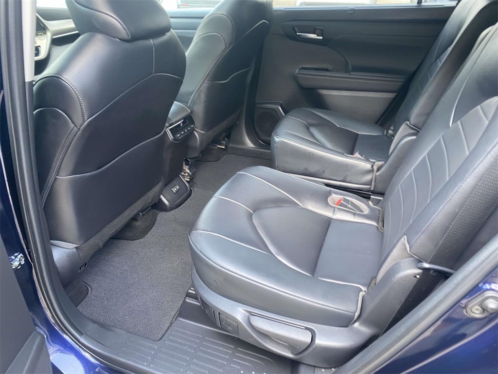 2023 Toyota Highlander XLE photo 10