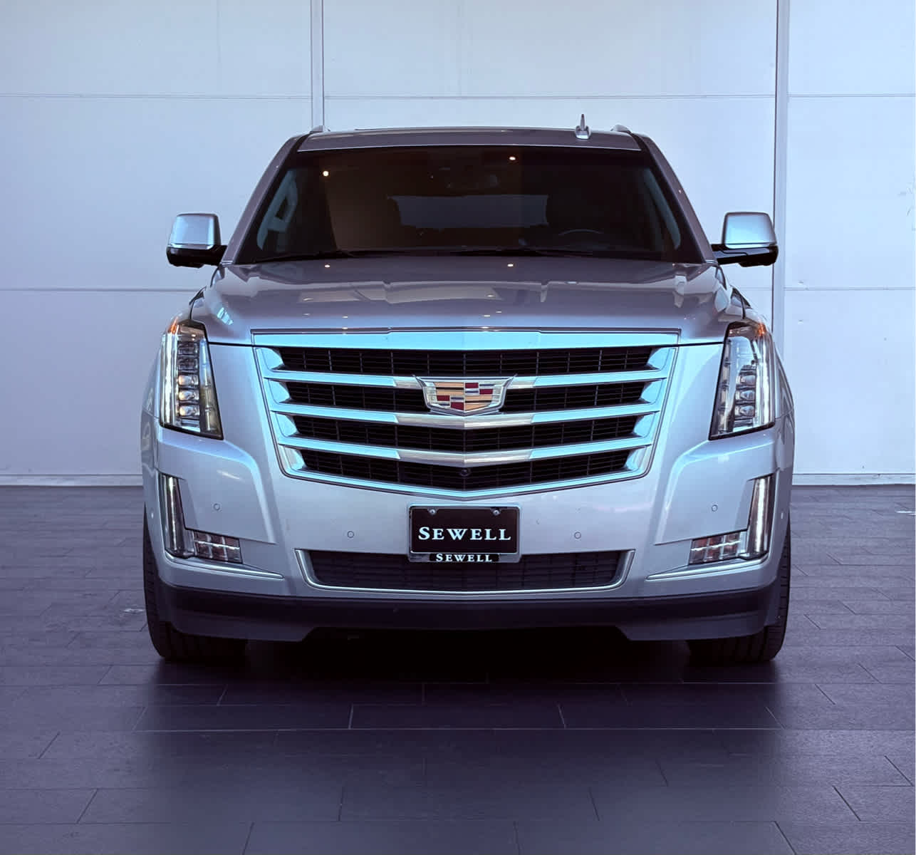 2017 Cadillac Escalade ESV Luxury photo 2