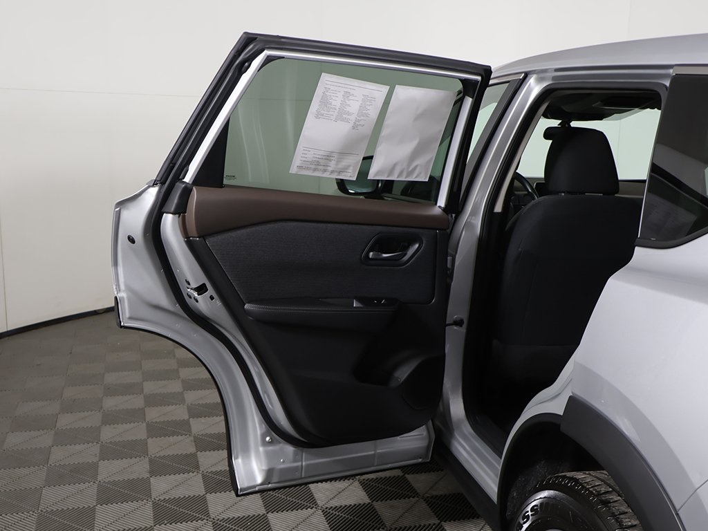 2023 Nissan Rogue SV photo 15