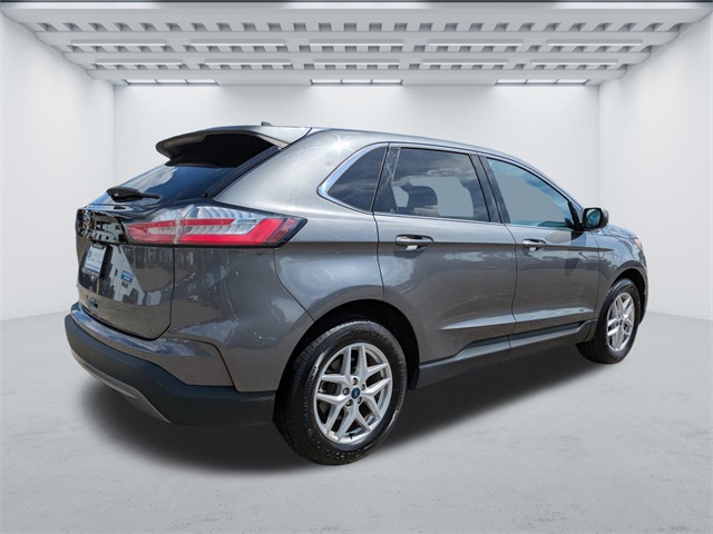 2021 Ford Edge SEL photo 3