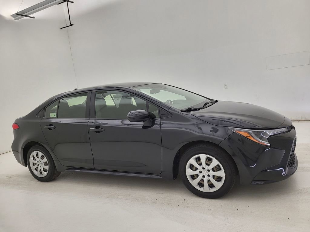 2022 Toyota Corolla LE's photo