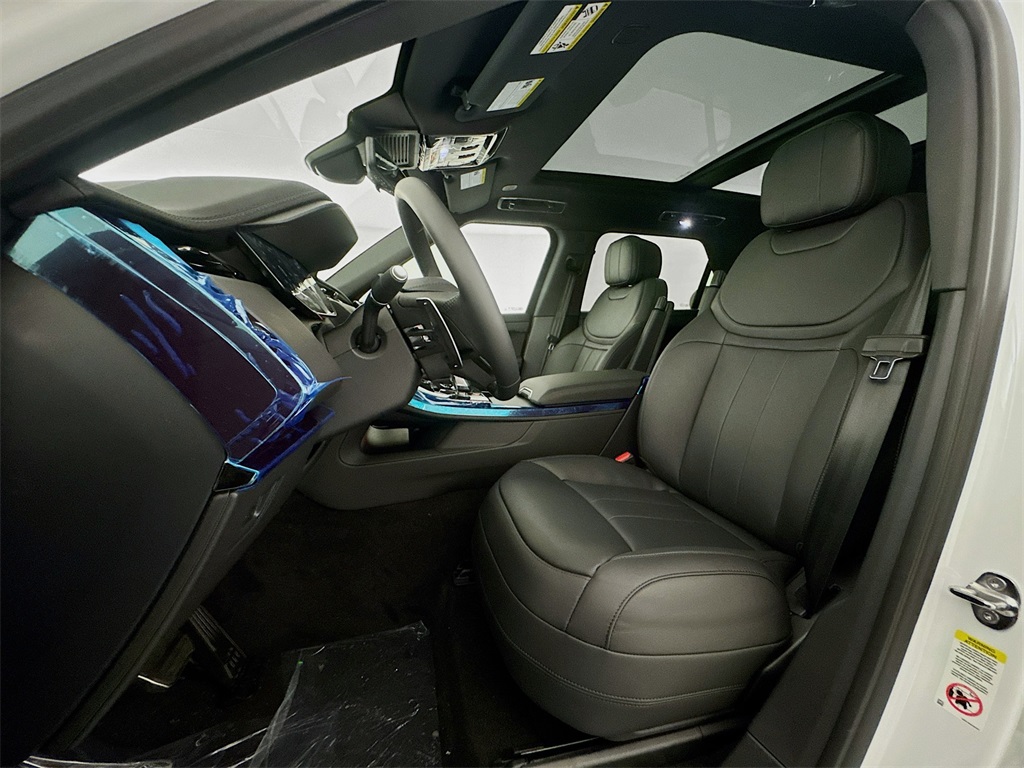 2025 Land Rover Range Rover Sport SE photo 13