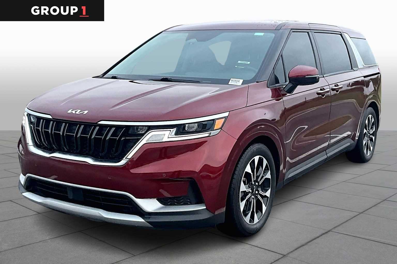 2022 Kia Carnival EX's photo