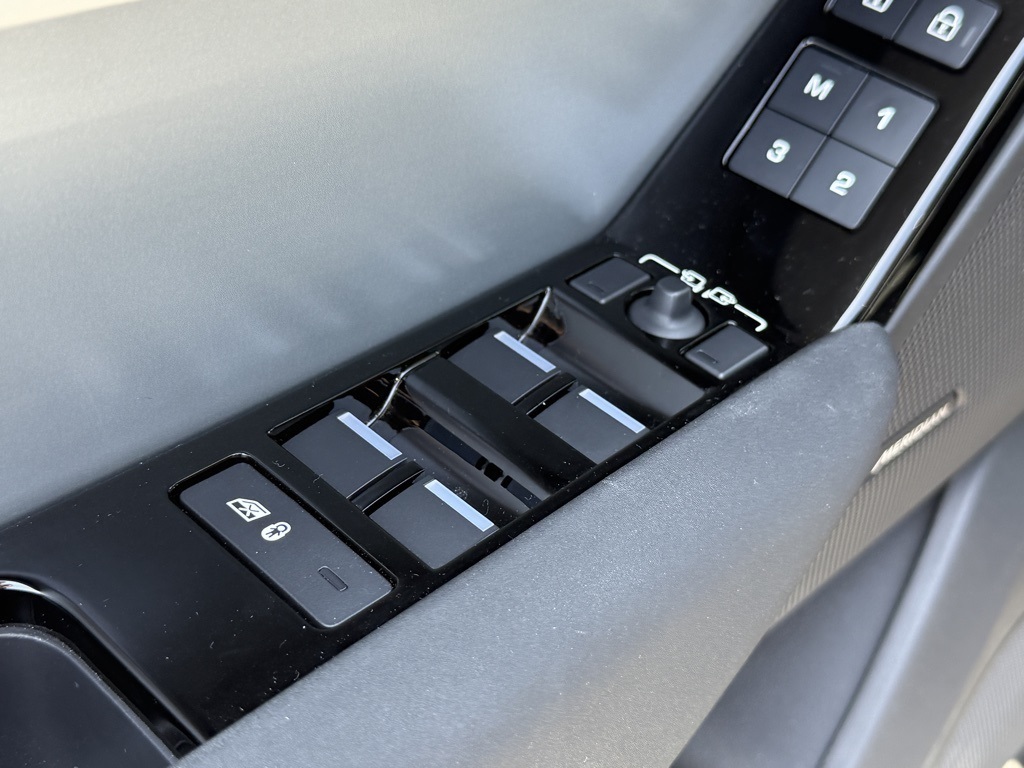 Used 2025 Black Land Rover S image 10