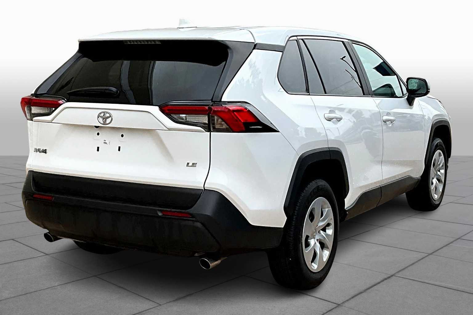 2025 Toyota RAV4 LE photo 6