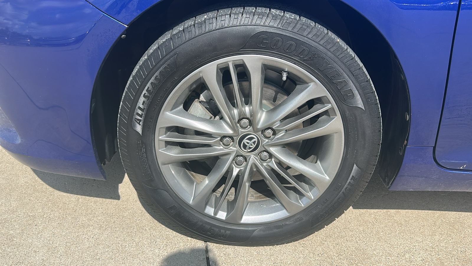 2016 Toyota Camry photo 9