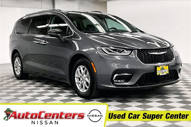 2021 Chrysler Pacifica Touring L's photo