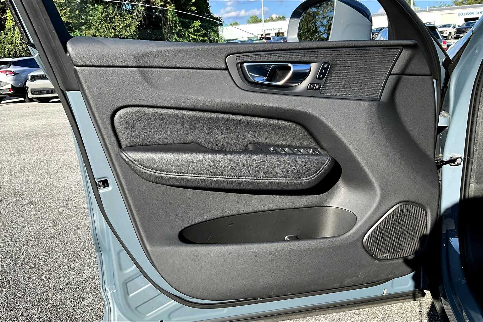 2022 Volvo XC60 Recharge Hybrid Inscription Expression photo 19