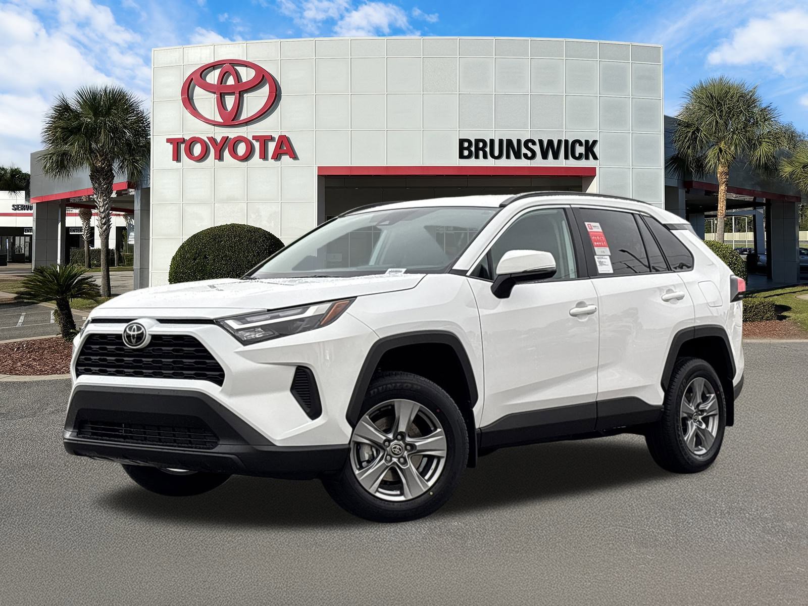 2025 Toyota RAV4 XLE's photo