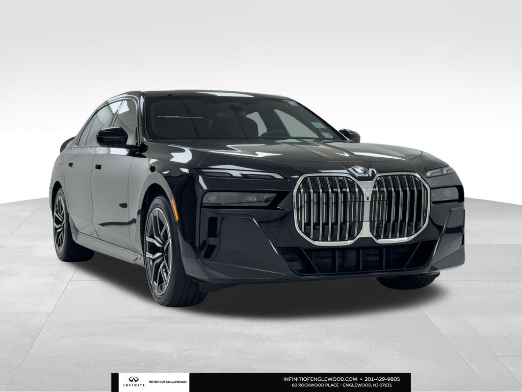 2025 BMW 7 Series 740i's photo