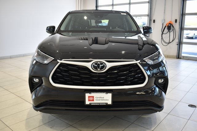 2024 Toyota Highlander LE photo 3