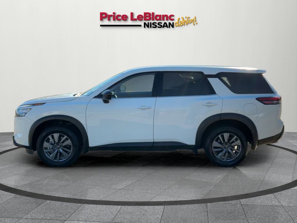2024 Nissan Pathfinder S photo 4