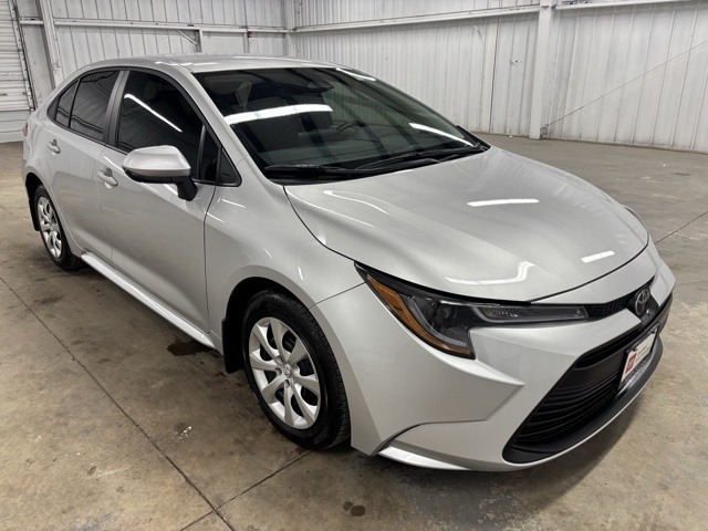 2025 Toyota Corolla LE's photo