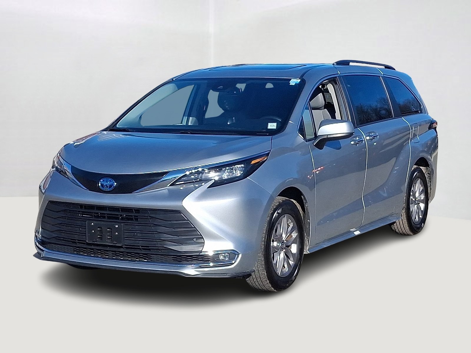 2024 Toyota Sienna XLE's photo