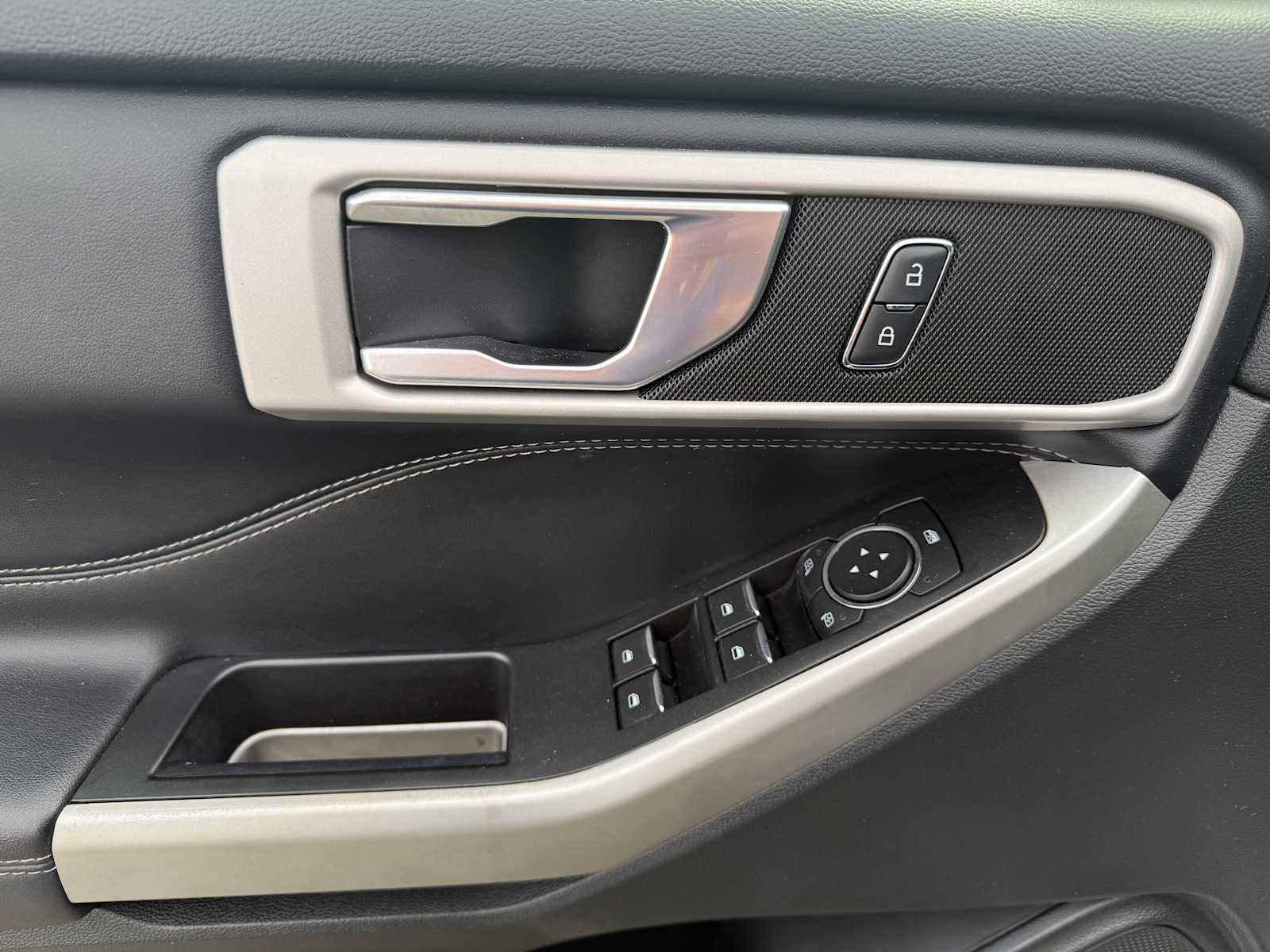 2021 Ford Explorer XLT photo 14