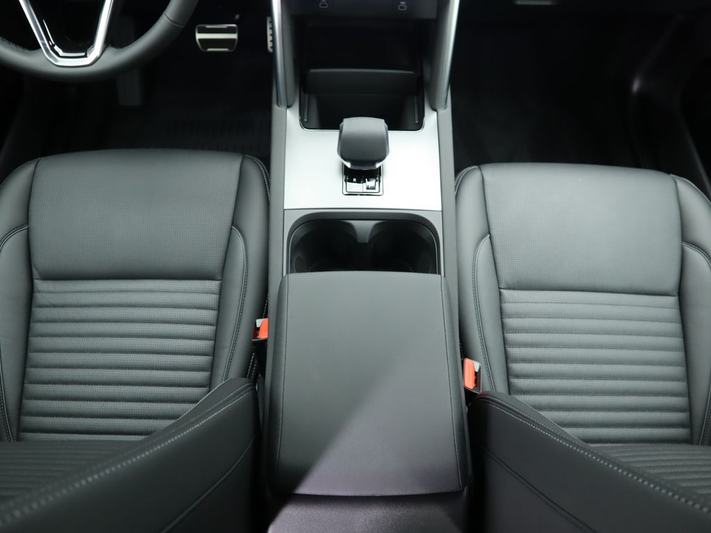 2025 Land Rover Discovery Sport SE photo 16