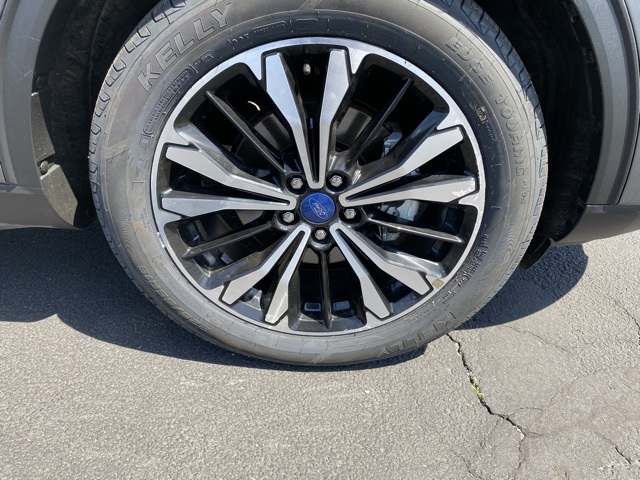 2022 Ford Escape SEL photo 12