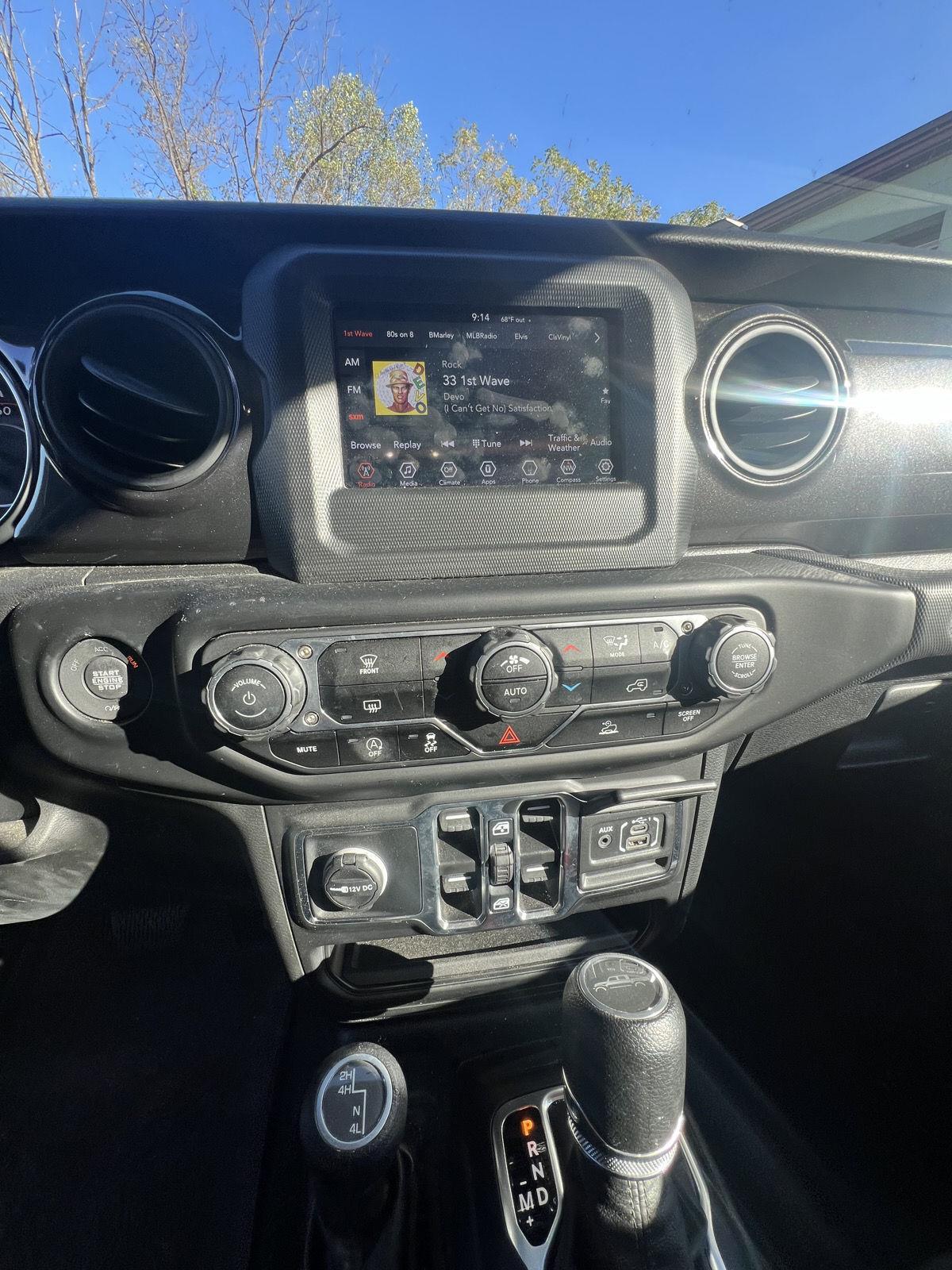2022 Jeep Gladiator Sport photo 9