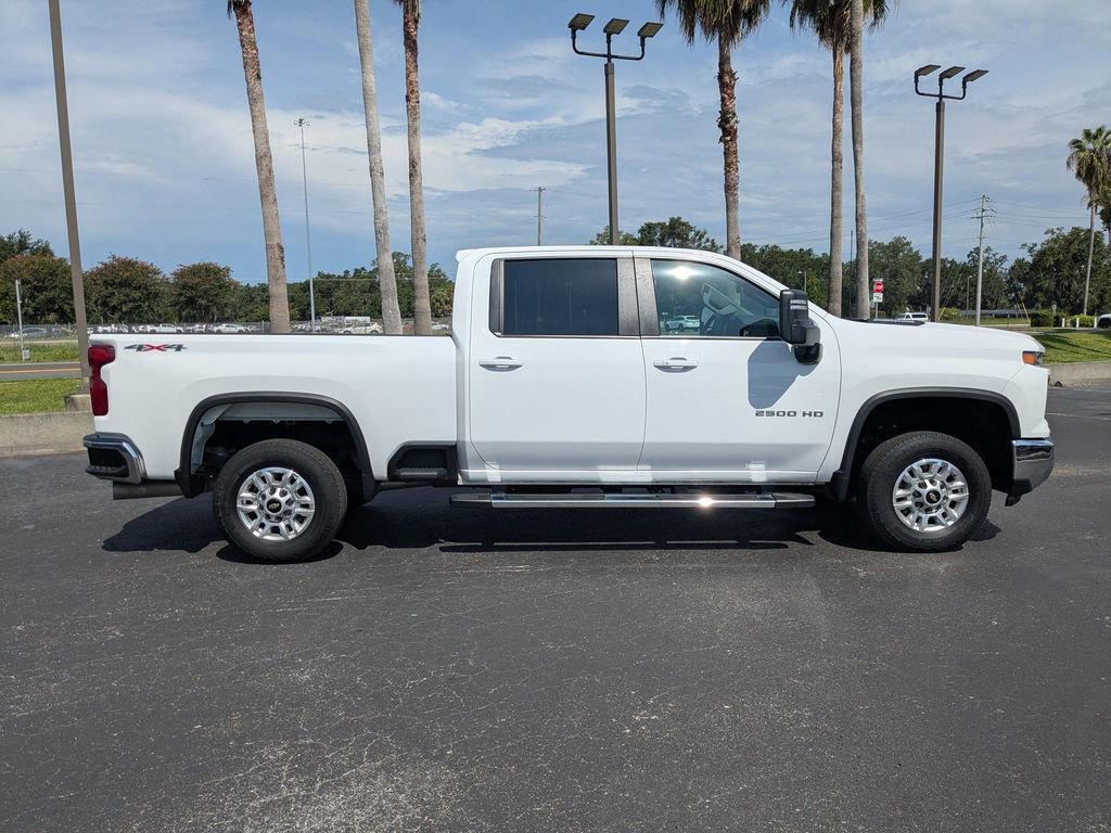 2024 Chevrolet Silverado 2500HD LT photo 2