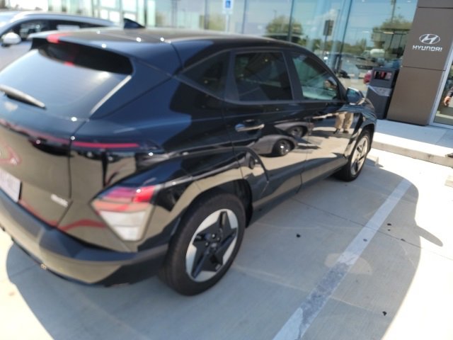 2024 Hyundai Kona Electric SE photo 3