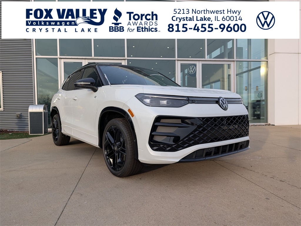 2026 Volkswagen Tiguan SE R-Line Black's photo