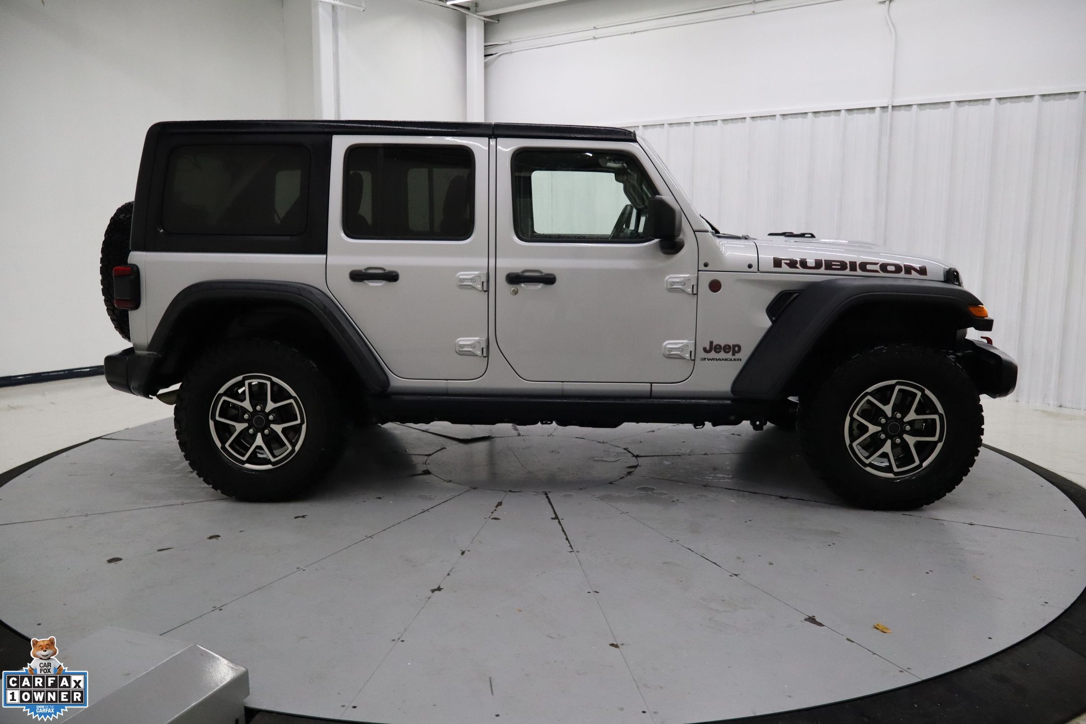 2024 Jeep Wrangler Rubicon photo 2