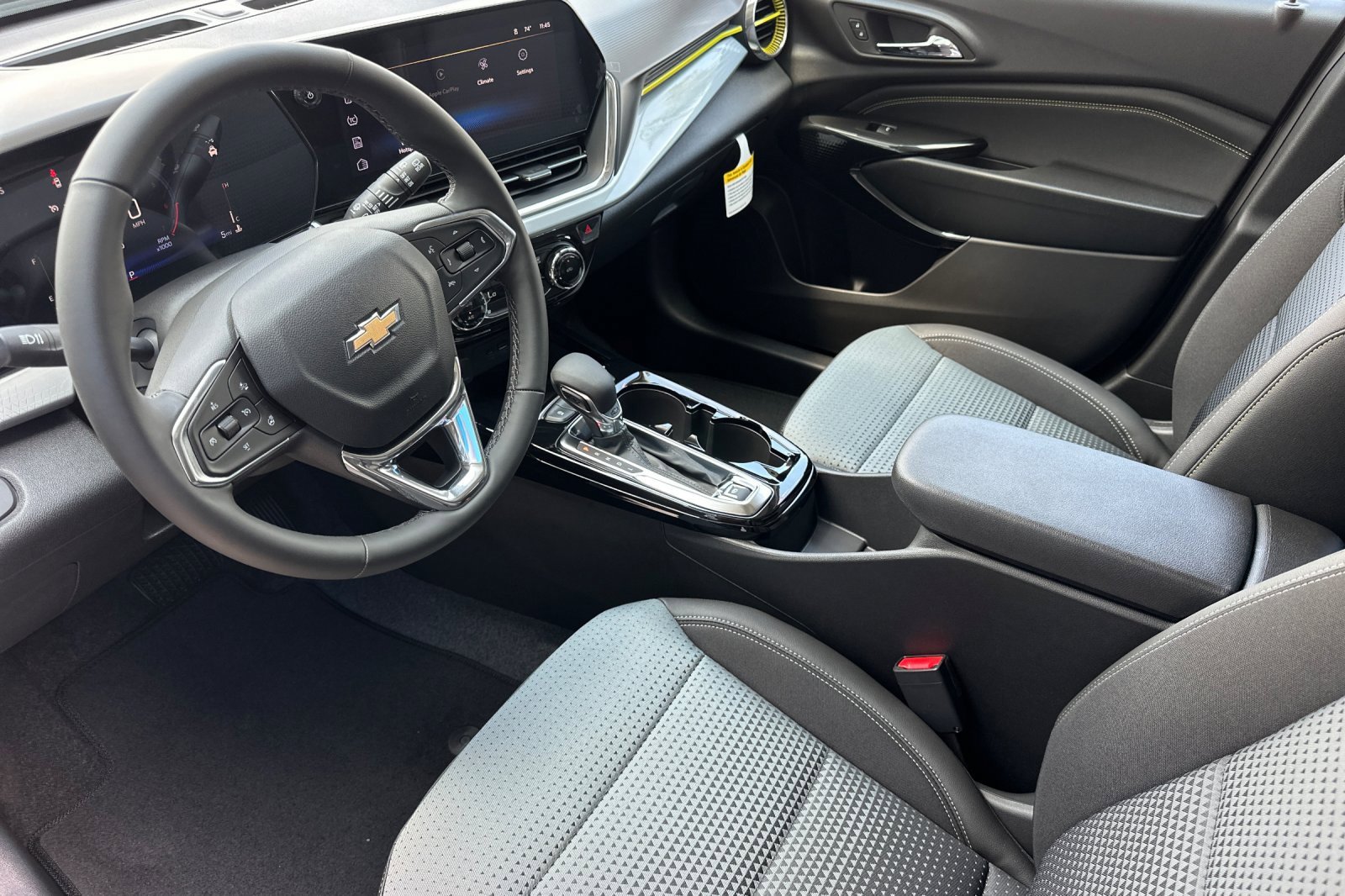 2025 Chevrolet Trax LT photo 6