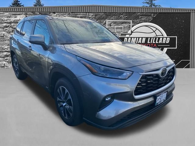 2025 Toyota Highlander XLE's photo