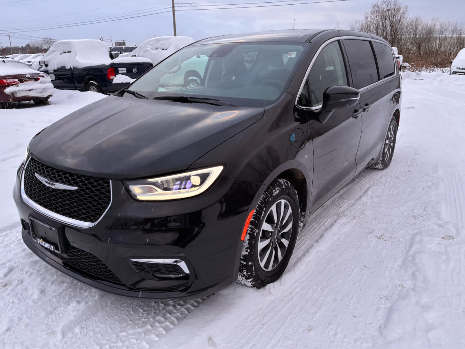 2023 Chrysler Pacifica Hybrid Touring L's photo