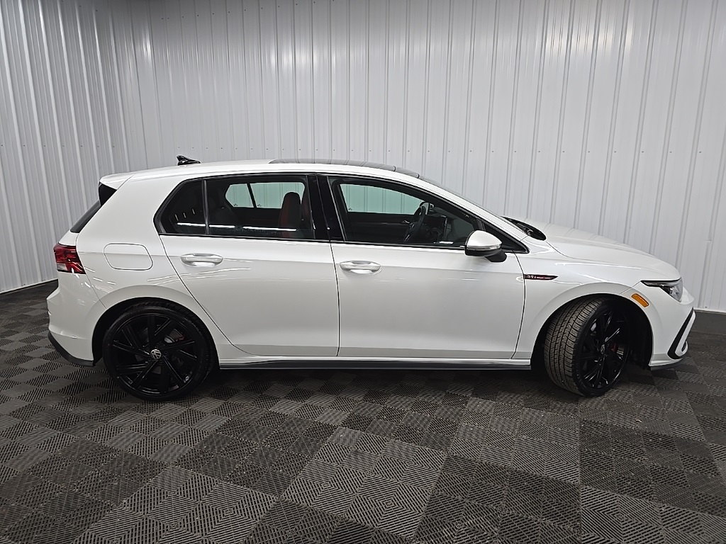 2022 Volkswagen Golf GTI SE photo 2