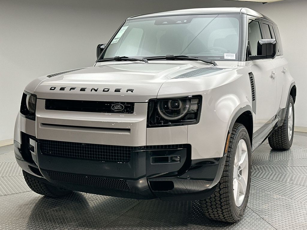 2026 Land Rover Defender X-Dynamic SE's photo