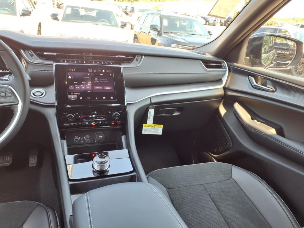 2025 Jeep Grand Cherokee Altitude X photo 25