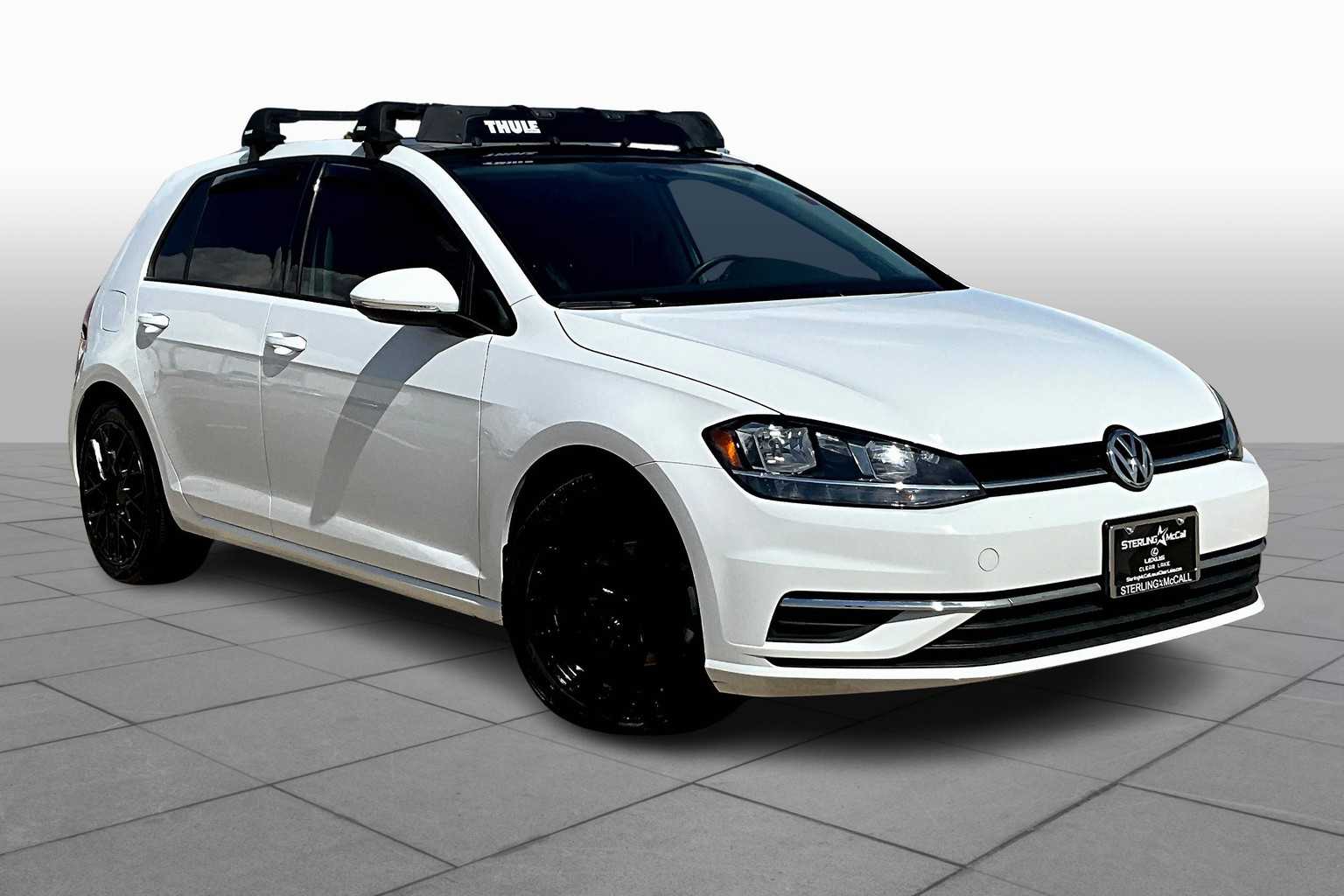 2021 Volkswagen Golf TSI photo 2