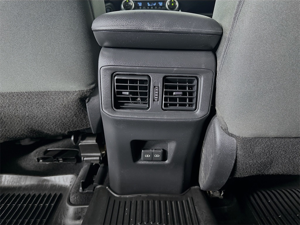 2024 Toyota RAV4 XLE photo 24