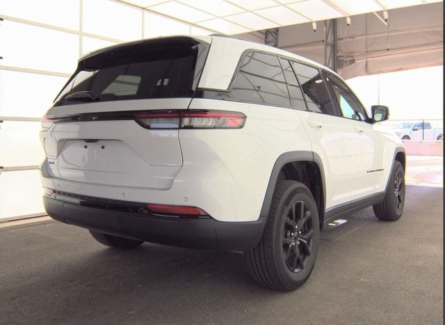 2024 Jeep Grand Cherokee Altitude X photo 2