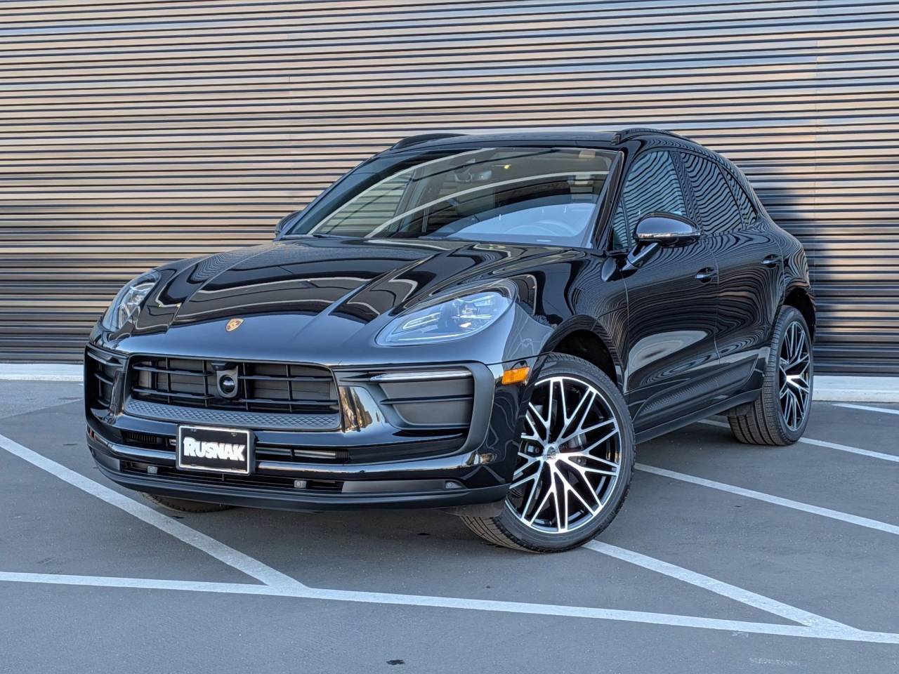 2025 Porsche Macan Base's photo