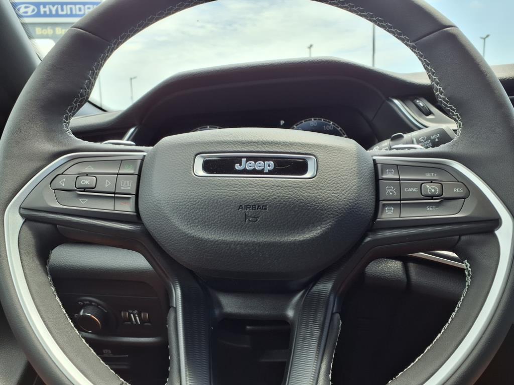 2025 Jeep Grand Cherokee Laredo X photo 16