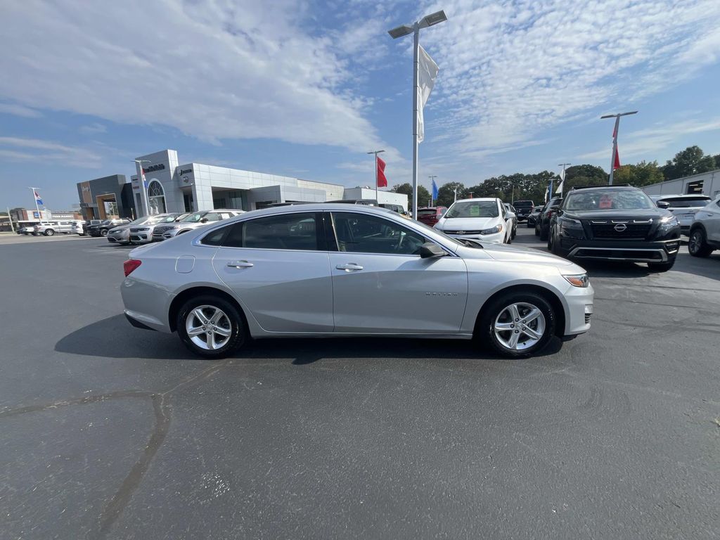 2022 Chevrolet Malibu LS photo 8