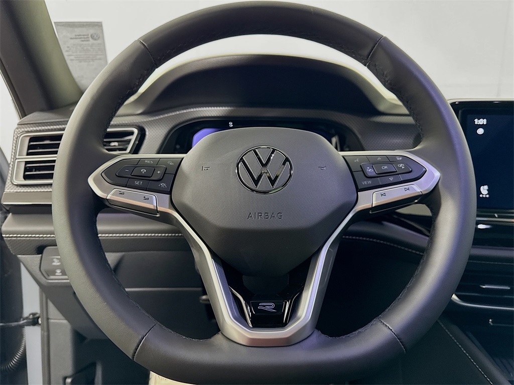 2025 Volkswagen Atlas Cross Sport SEL R-Line photo 32