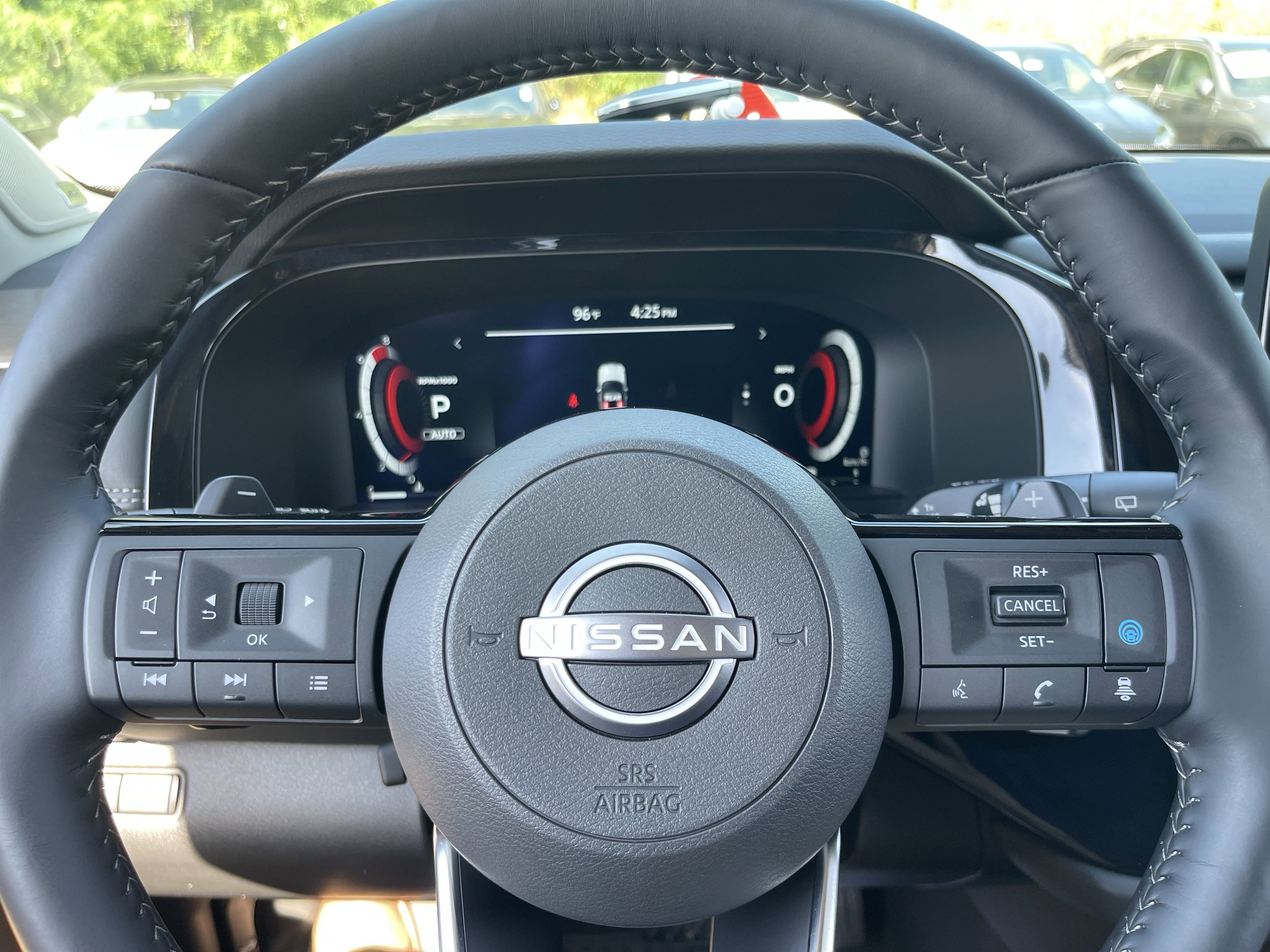 2024 Nissan Pathfinder Platinum photo 13