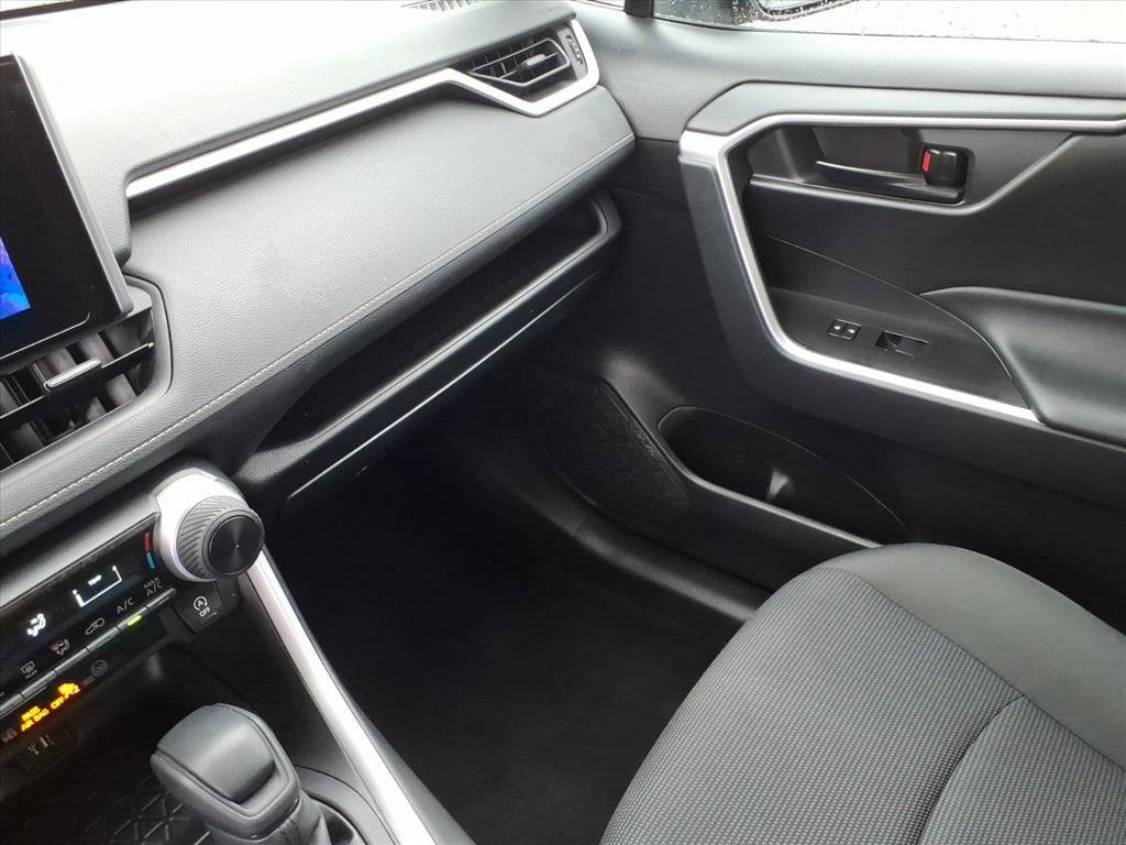 2024 Toyota RAV4 LE photo 14