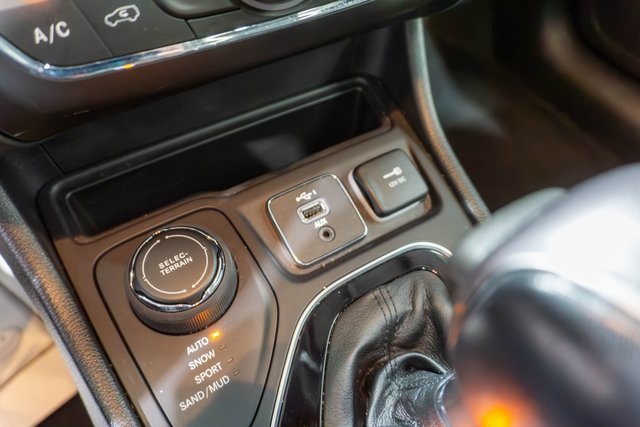 2022 Jeep Cherokee Limited photo 23